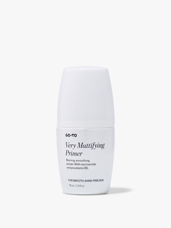 White bottle of Go-To Very Mattifying Primer with niacinamide, provitamin B5 for smooth, shine-free skin. 30 ml size.